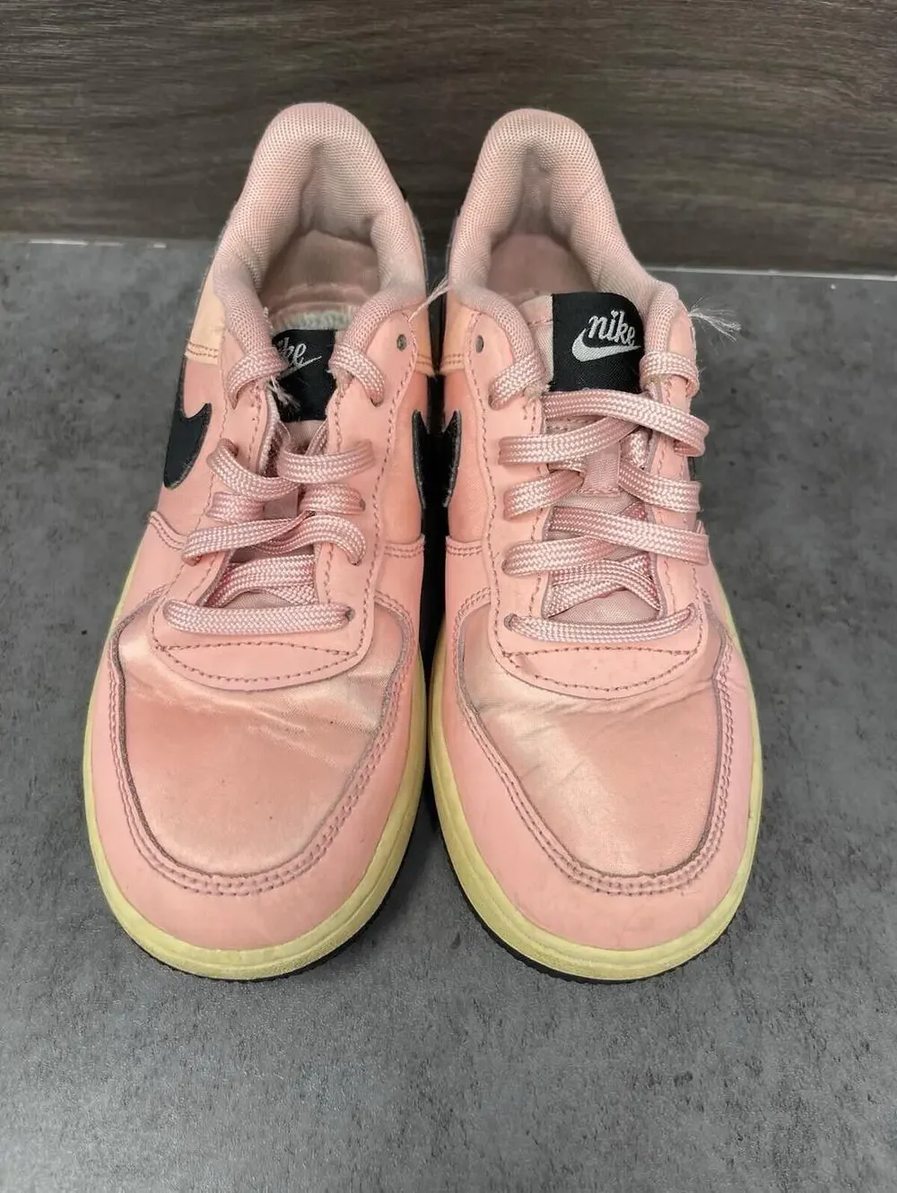 Nike Air Force 1 Low Valentines Day Sneakers Kids Size 1 GS Pink Sneakers - Picture 3 of 10
